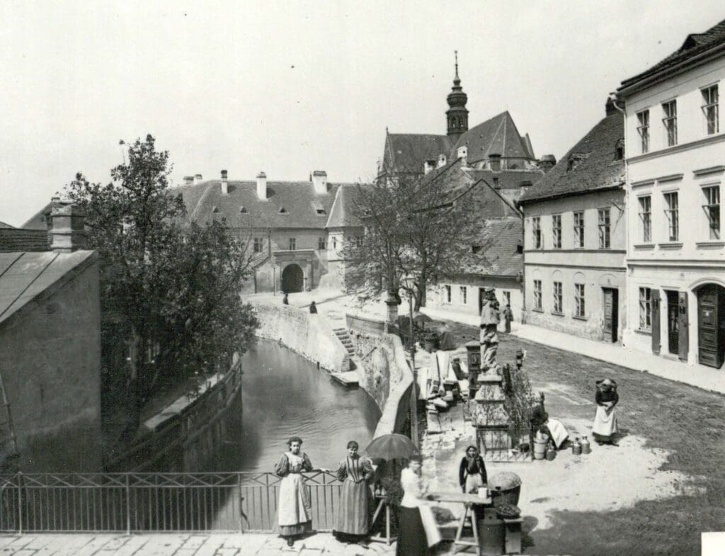 Mendlovo náměstí, Zaniklý náhon na Starém Brně, před 1900